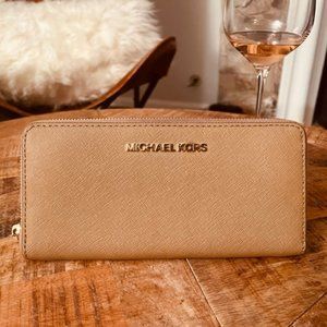 Michael Kors Jet Set Wallet